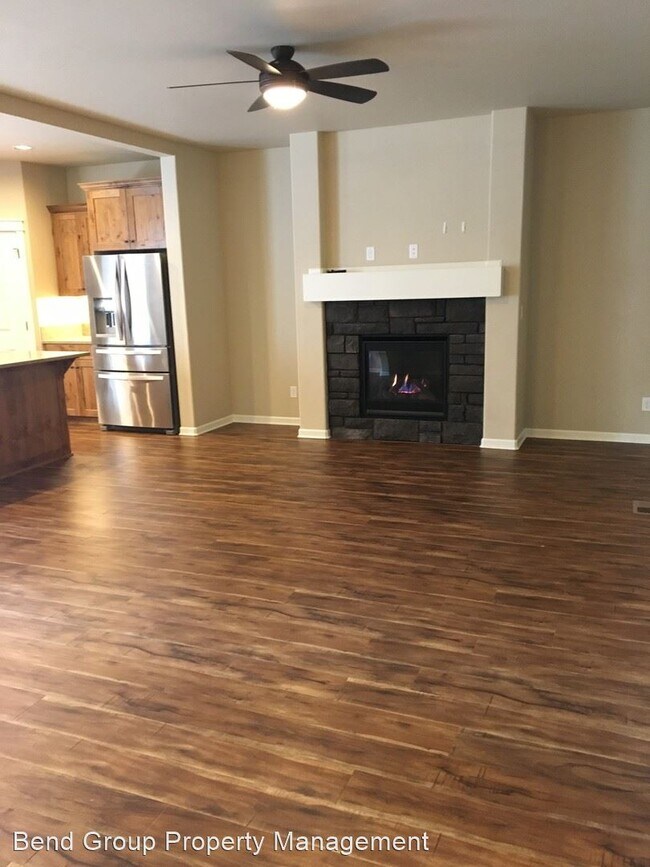 Building Photo - 3 br, 2.5 bath House - 60411 Hedgewood Lane