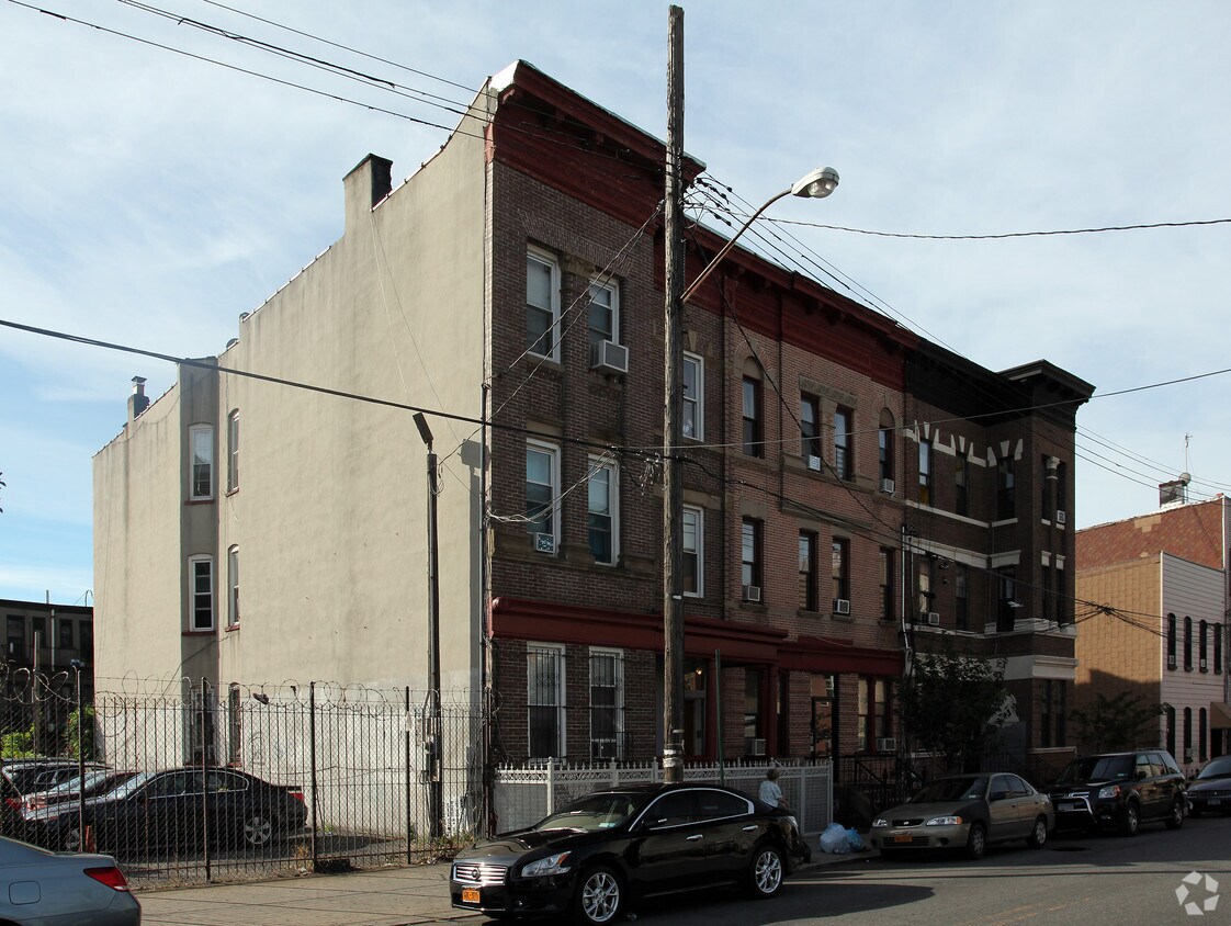 Foto del edificio - 1582 Dekalb Ave