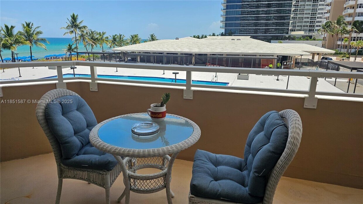 Foto principal - 1950 S Ocean Dr