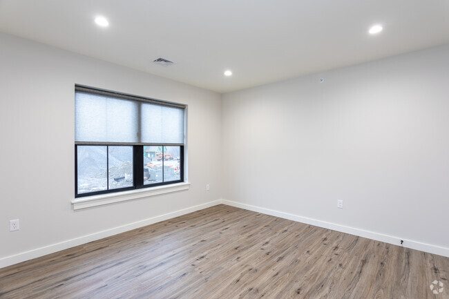 Carriage House - 2HAB, 2,5BA - 165 Overlook Road, LLC