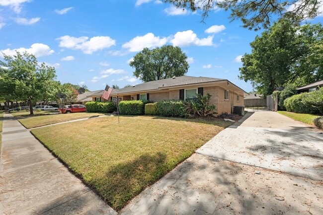 Photo - 1807 Holm Oak Street Unit House