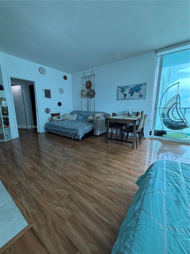 Foto del edificio - 1900 N Bayshore Dr