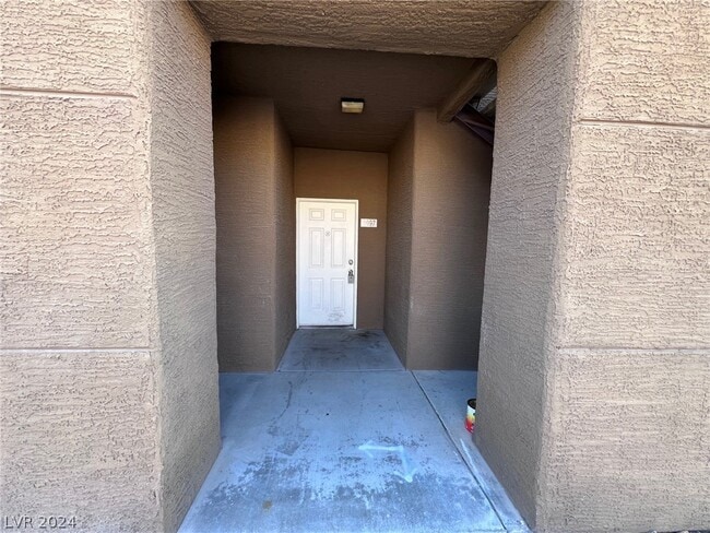 Building Photo - 8070 W Russell Rd