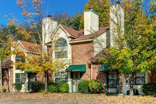 Building Photo - Chic & Spacious Townhome – 3 Beds, 3 Baths...