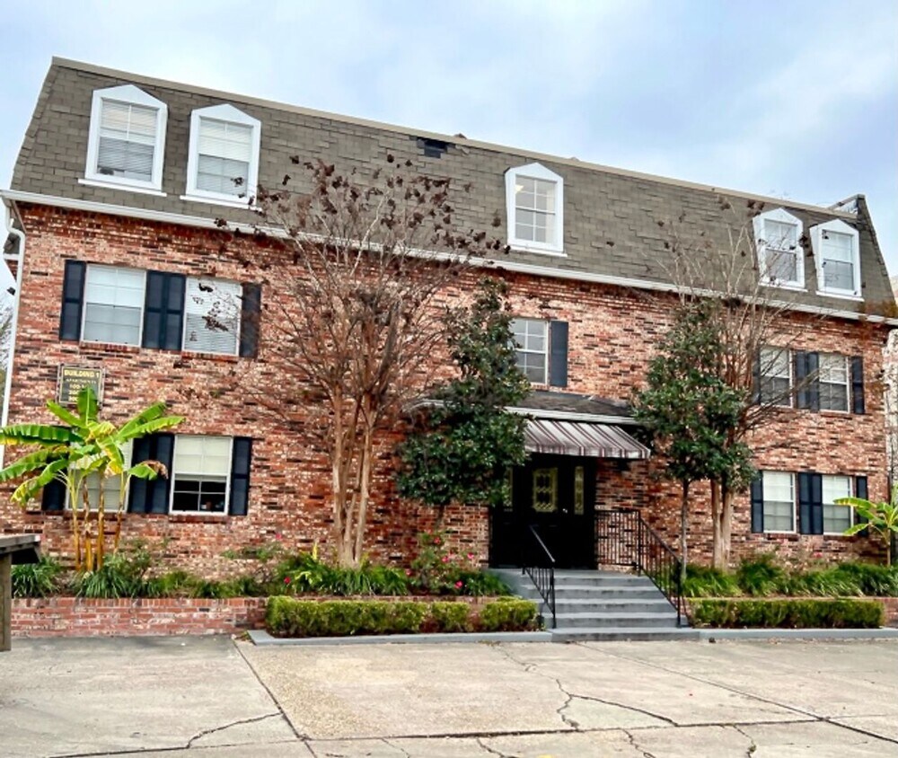 Primary Photo - 1 BD/1 BA Condo located in Vieux Carre on ...