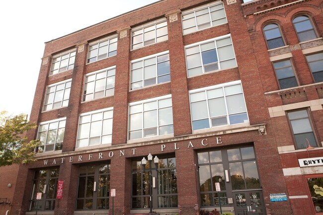 Foto del edificio - The Lofts at Waterfront Place