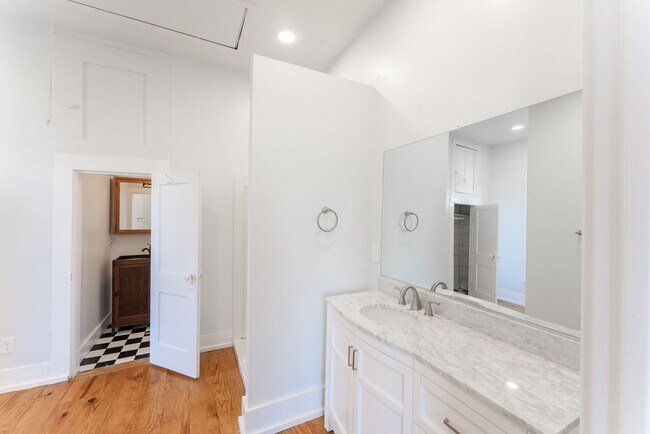 Building Photo - 1425 5th Ave