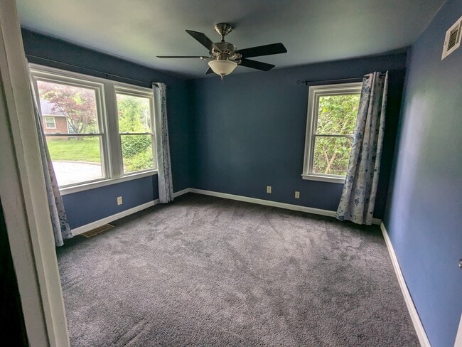 Building Photo - 916 Barton Pl
