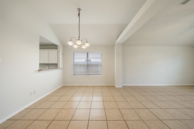 Foto del edificio - 305 Golden Oak Dr