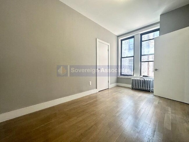 Building Photo - 12 Pinehurst Ave