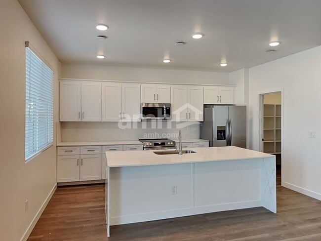 Foto del edificio - 9720 W Parkway Dr
