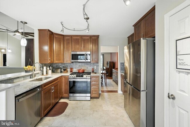 Building Photo - 9571 Basilwood Dr