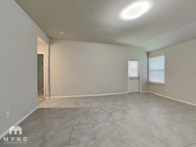 Building Photo - 8111 Carillon Way