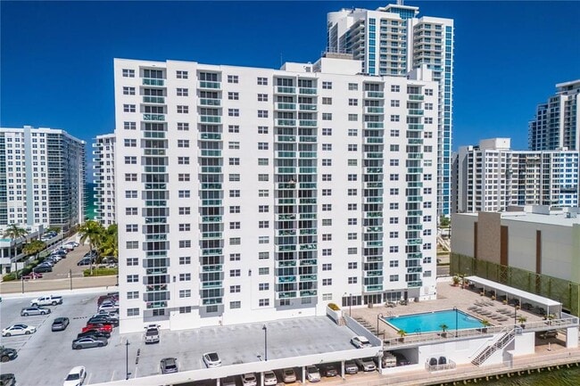 Building Photo - 3000 S Ocean Dr