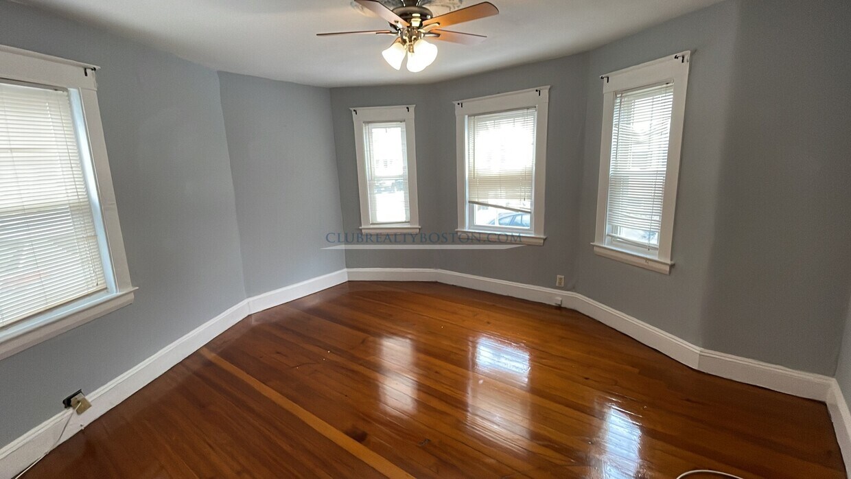 Primary Photo - 56 Montfern Ave