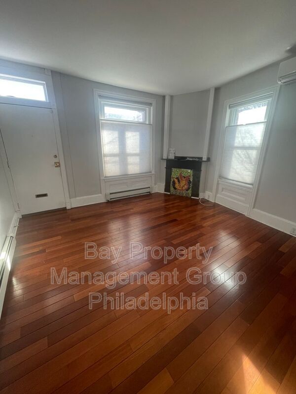 Building Photo - 2214 Cedar St