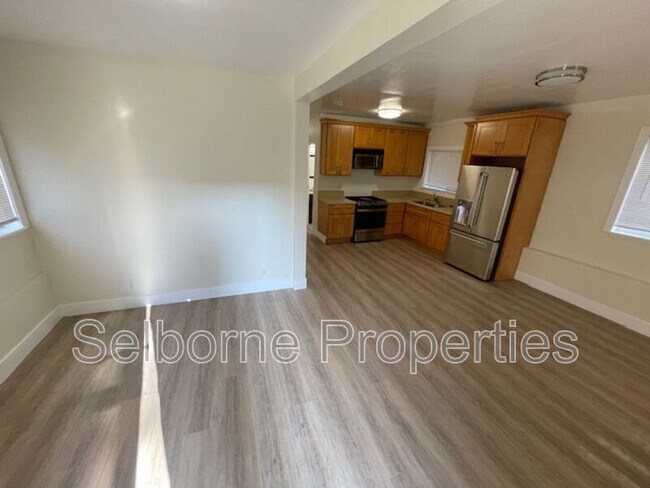 Building Photo - 1944 E 20th St