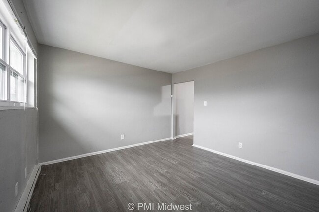 Building Photo - 821 Iowa St