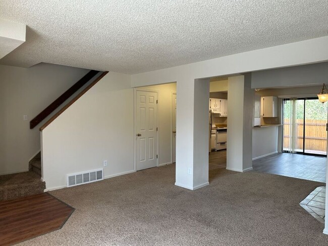 Building Photo - 826 London Green Way