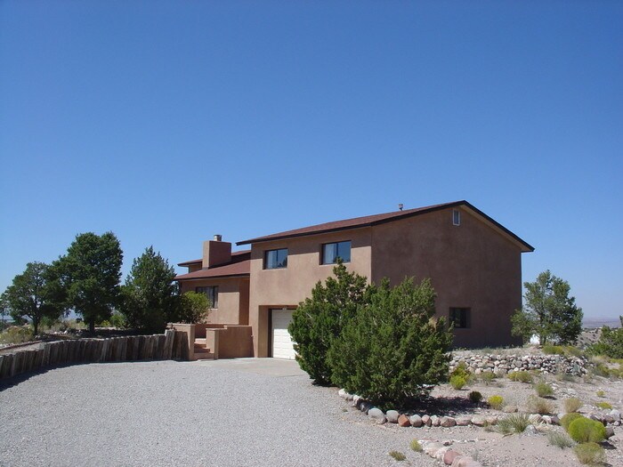Primary Photo - 10 Aspen Rd