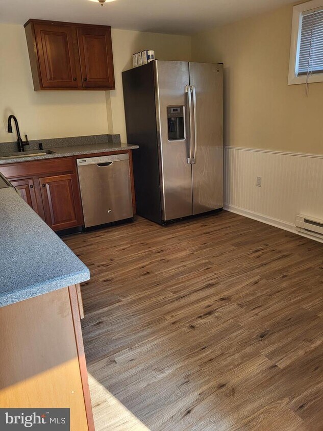 Primary Photo - 70 W Butler Ave