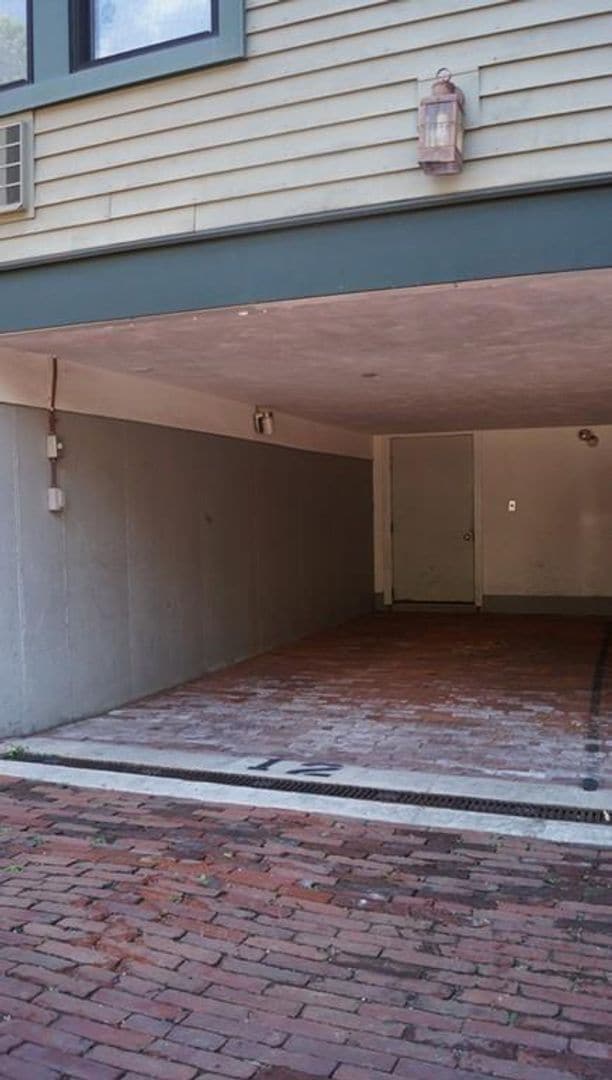 Building Photo - HOT CAMBRIDGE LISTING!!!!!