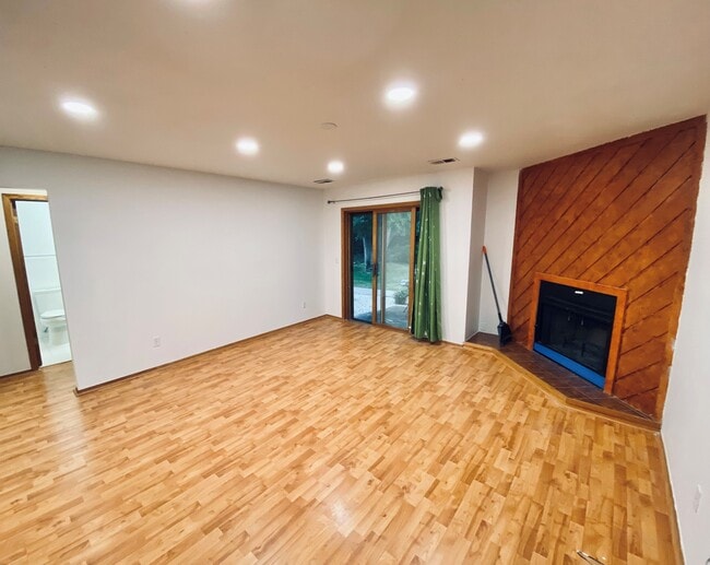 Building Photo - 2932 Shadow Creek Dr