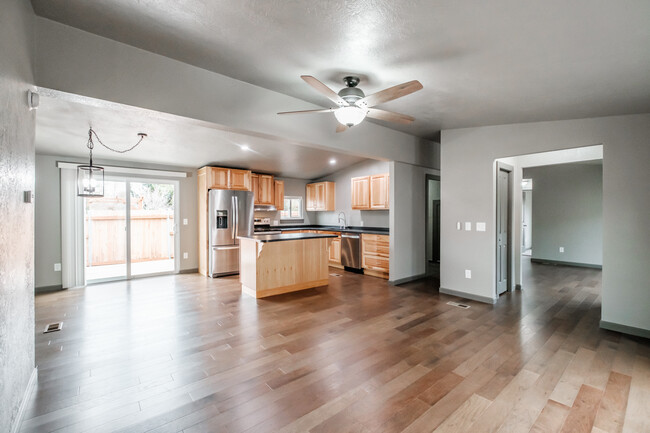 Building Photo - 2670 Sunmeadow Ct NE