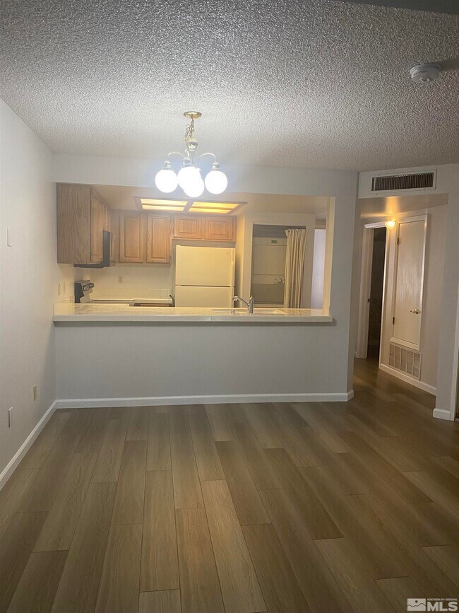 Building Photo - 2875 Idlewild Dr