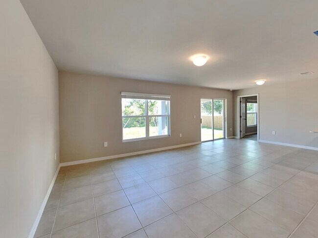 Foto del edificio - 13575 Drysdale Ave