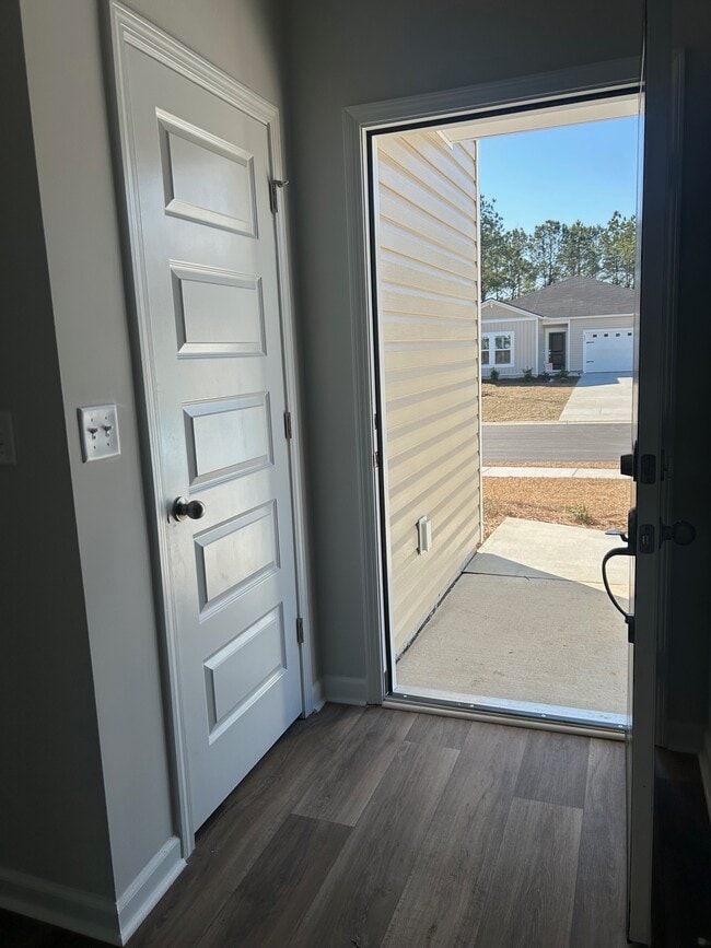 Foto del edificio - 404 Lehamite Ct