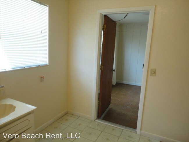 Building Photo - 519 Periwinkle Dr