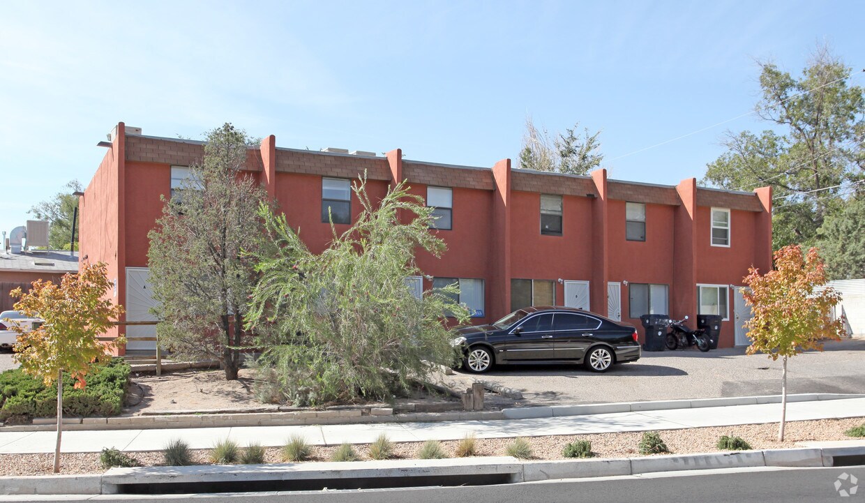 Building Photo - 301 Morningside Dr SE