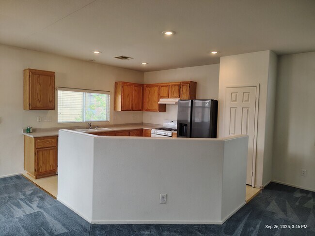 Foto del edificio - 6284 W Cougar Ave