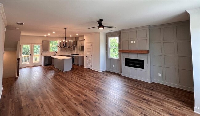 Building Photo - 1335 Oak Dr