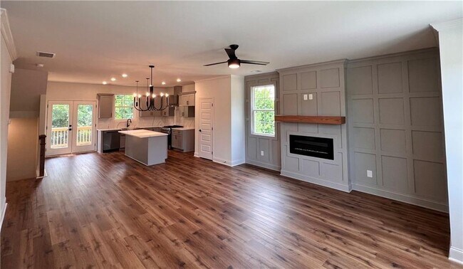 Foto del edificio - 1335 Oak Dr