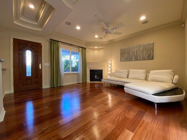 Living Room - 242 E Glenarm St