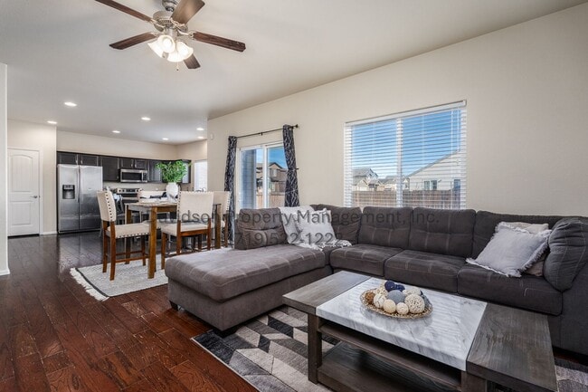 Foto del edificio - Gorgeous 4 Bedroom House in Lorson Ranch