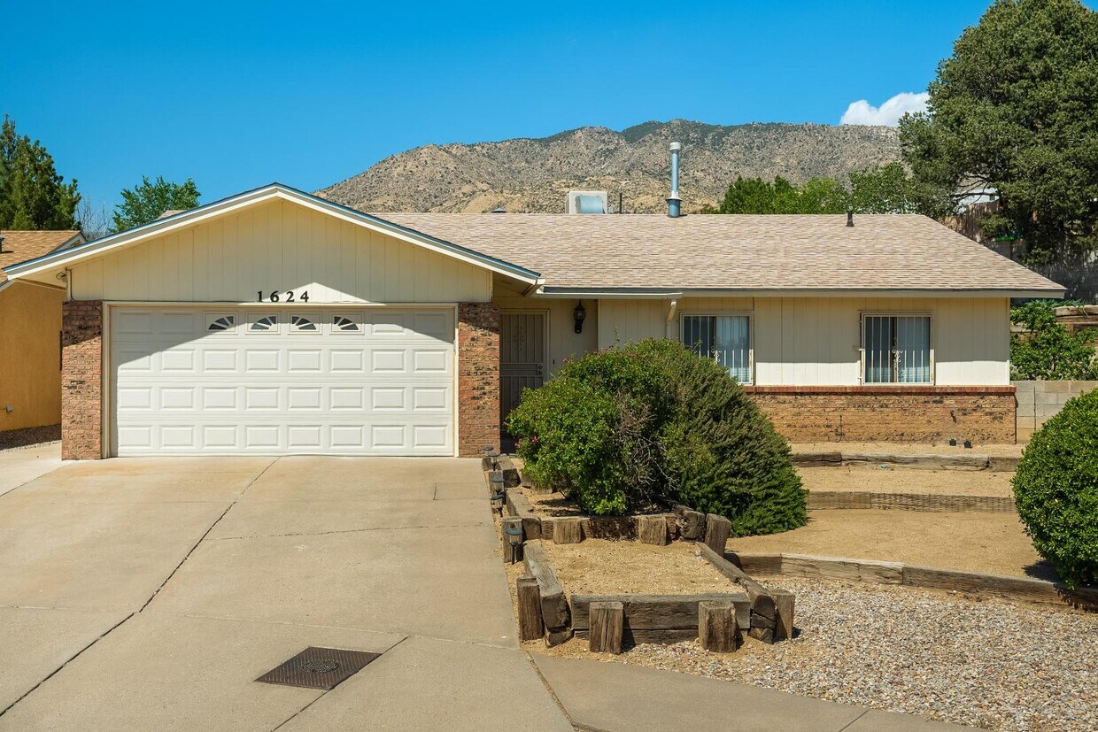 Foto principal - 1624 Pablo Ct NE