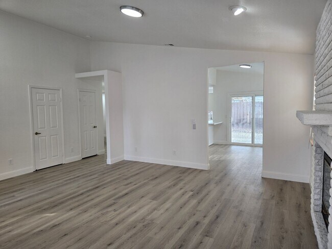 Foto del edificio - 3884 Paula Ct