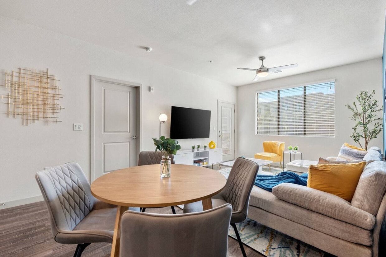 Foto principal - 711 W Broadway Rd