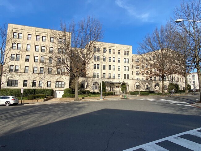 Foto del edificio - 1613 Harvard St NW