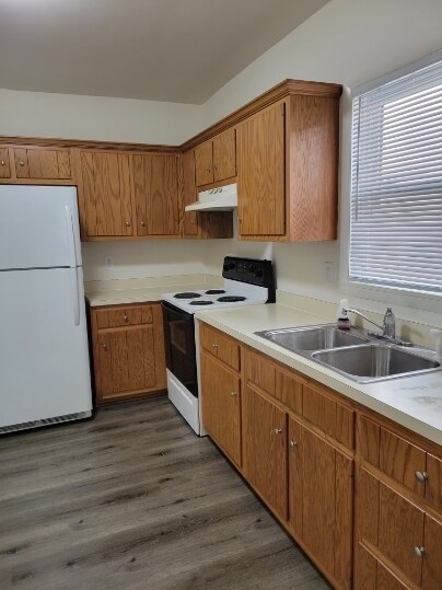 Building Photo - 431 Main St