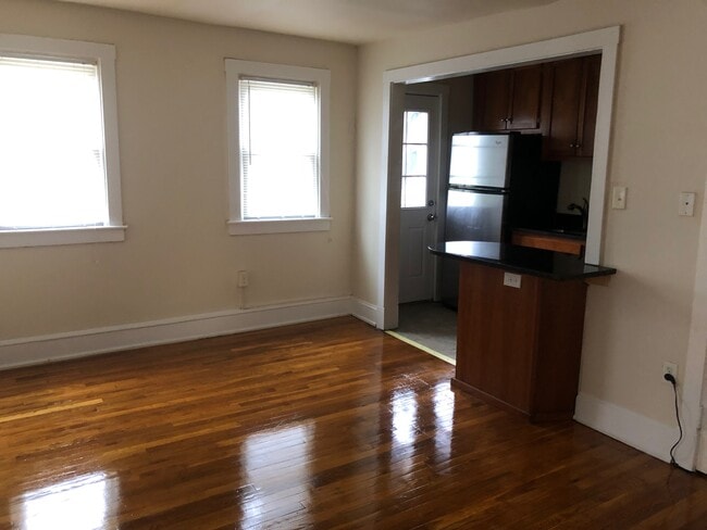 Building Photo - 1207 W 47th St