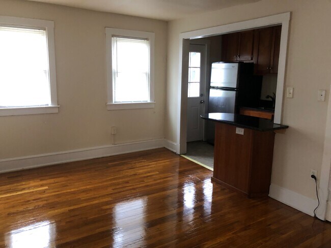 Foto del edificio - 1207 W 47th St