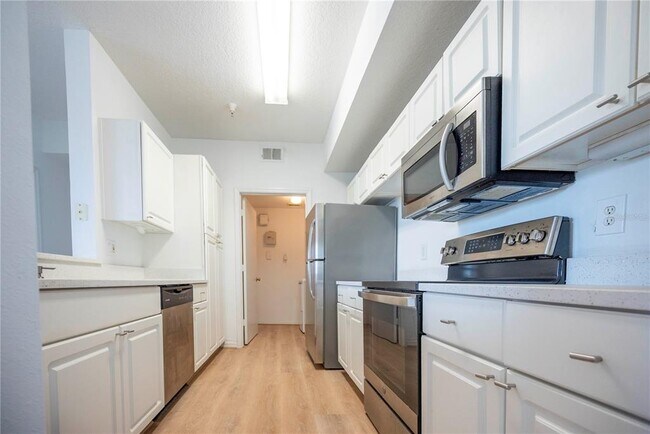 Foto del edificio - 5554 Metrowest Blvd