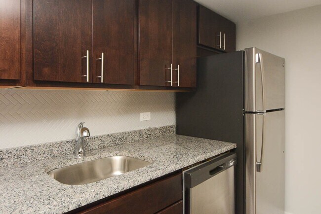 Foto del edificio - 438 W Belden Ave