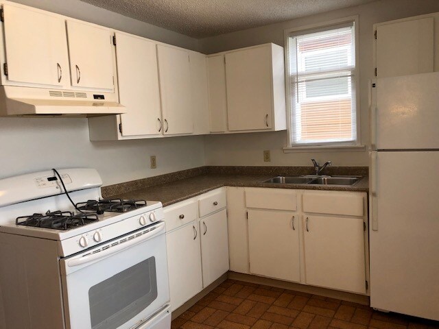 Photo du bâtiment - 3 Bed 2 Bath Unit in Edmonton, AB