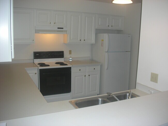 Cocina - 203 E Lake Park Pl