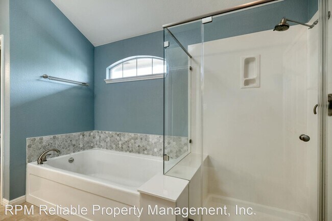 Building Photo - 206 Chesapeake Bay Ln N